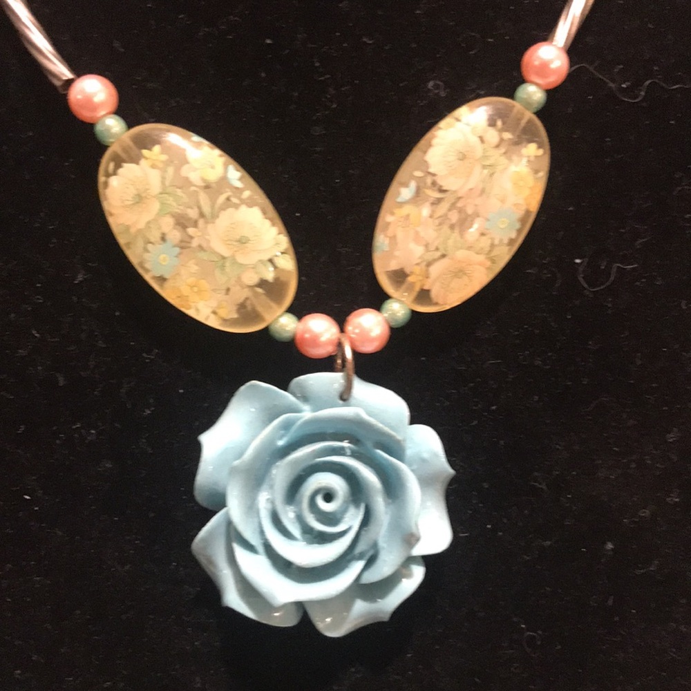 17” Costume Jewelry Necklace - Picture 3 of 8